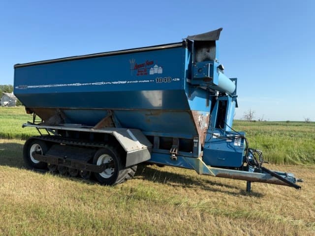 Image of Kinze 1040 equipment image 1