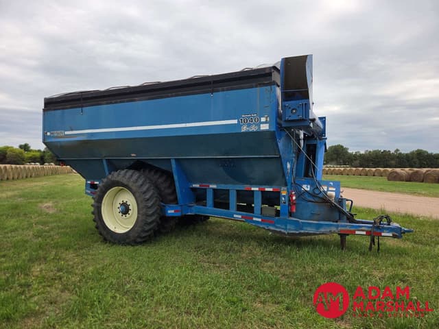 Image of Kinze 1040 equipment image 1
