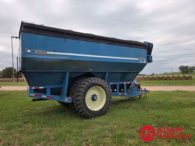 Image of Kinze 1040 equipment image 3