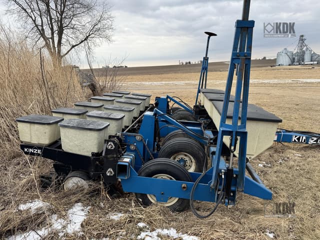 Image of Kinze DF equipment image 2
