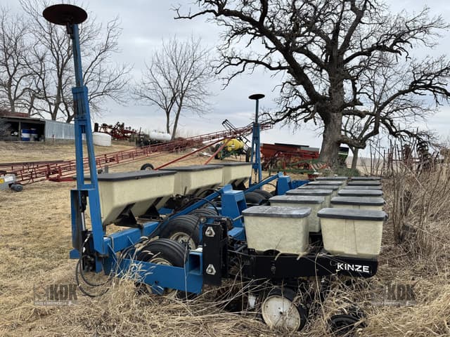 Image of Kinze DF equipment image 4