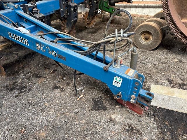 Image of Kinze 2000 equipment image 3