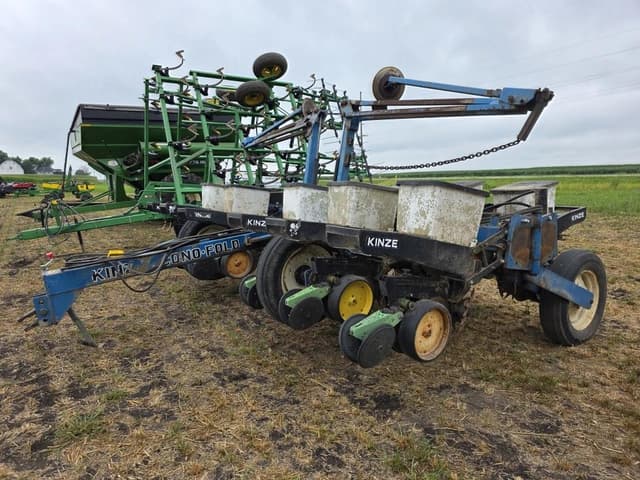 Image of Kinze Econo-Fold equipment image 3