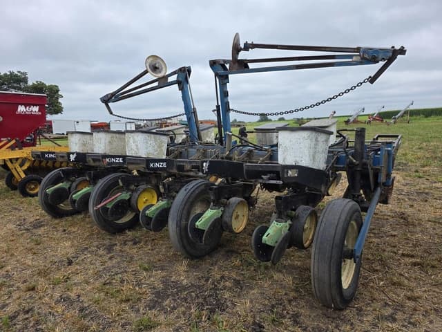 Image of Kinze Econo-Fold equipment image 1
