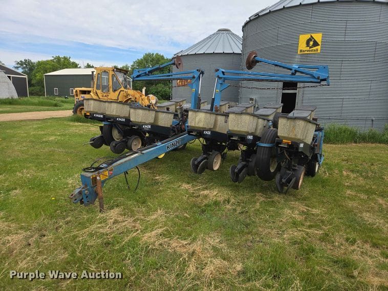 Kinze EF Equipment Image0