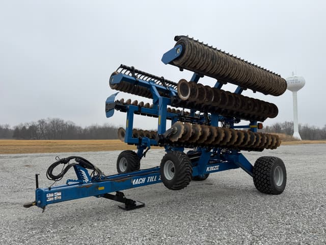 Image of Kinze Mach Till 261 equipment image 2