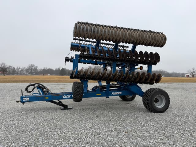 Image of Kinze Mach Till 261 equipment image 4
