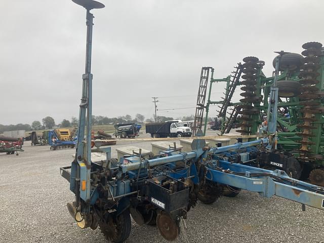 Image of Kinze PT equipment image 1