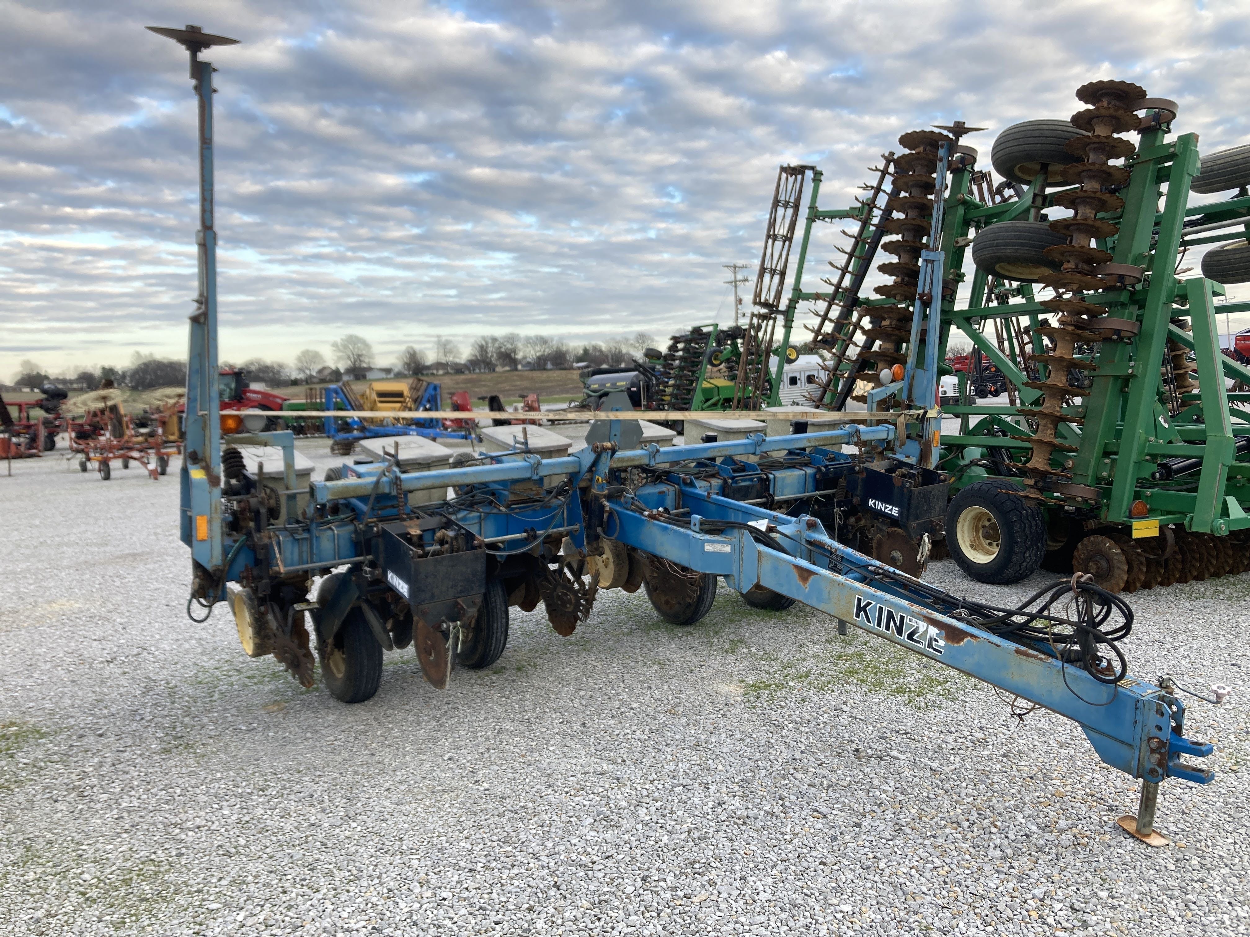 Kinze PT Equipment Image0