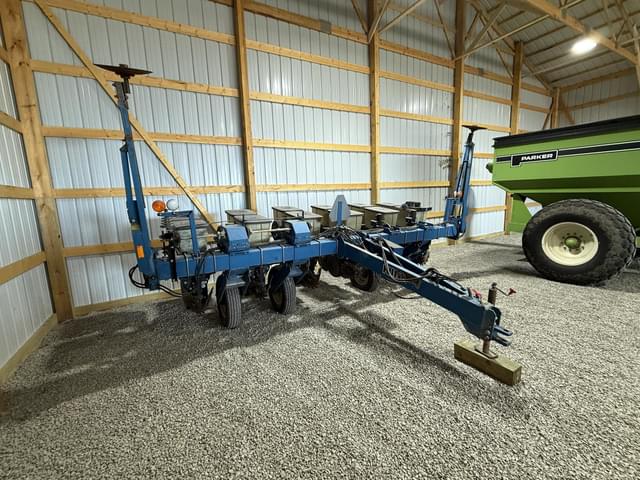 Image of Kinze PT6 equipment image 1