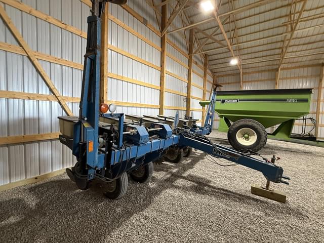 Image of Kinze PT6 equipment image 2