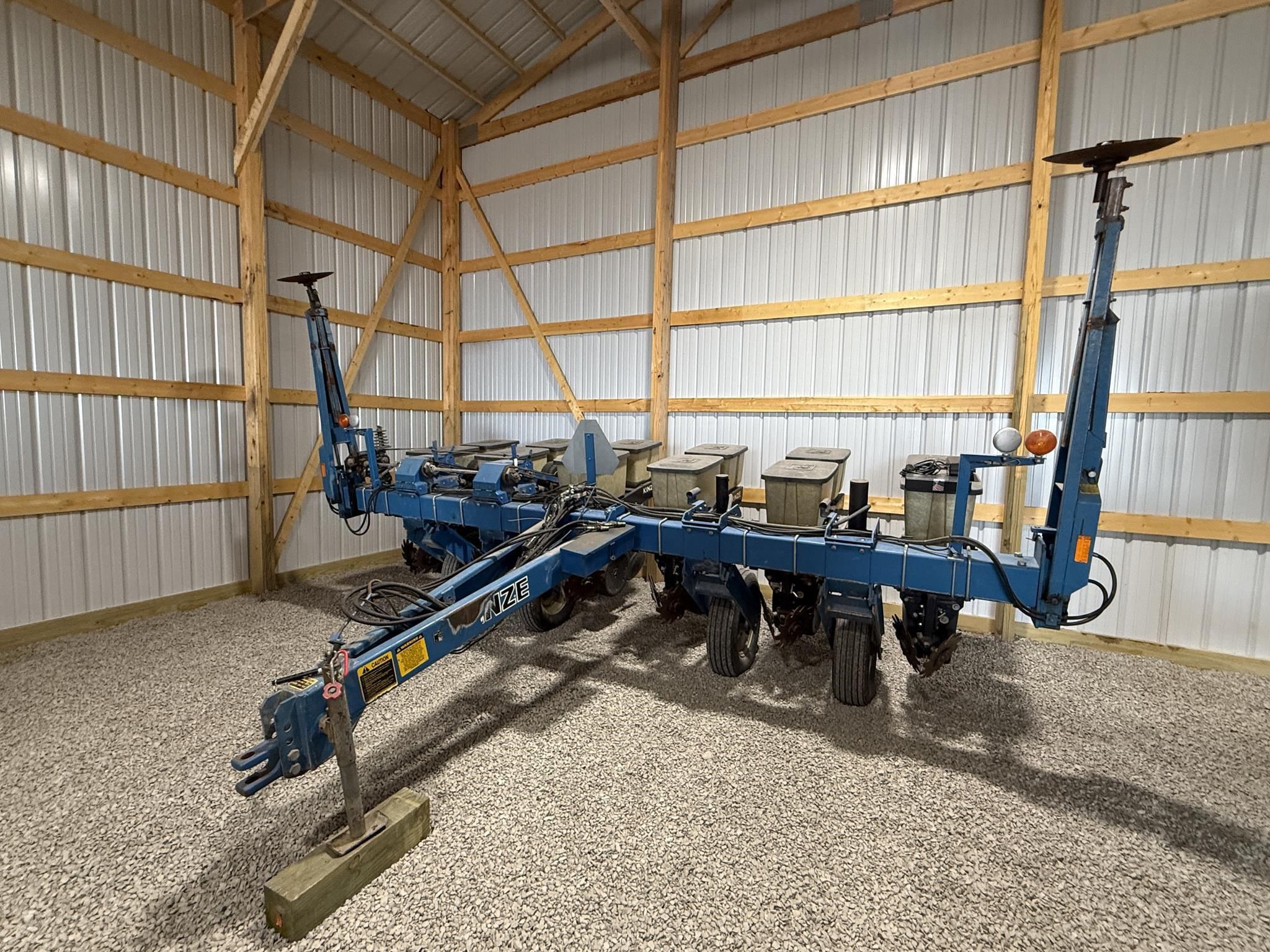 Kinze PT6 Equipment Image0
