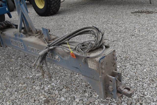 Image of Kinze Twin-Line equipment image 4