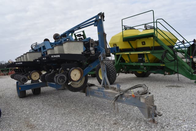Image of Kinze Twin-Line equipment image 2