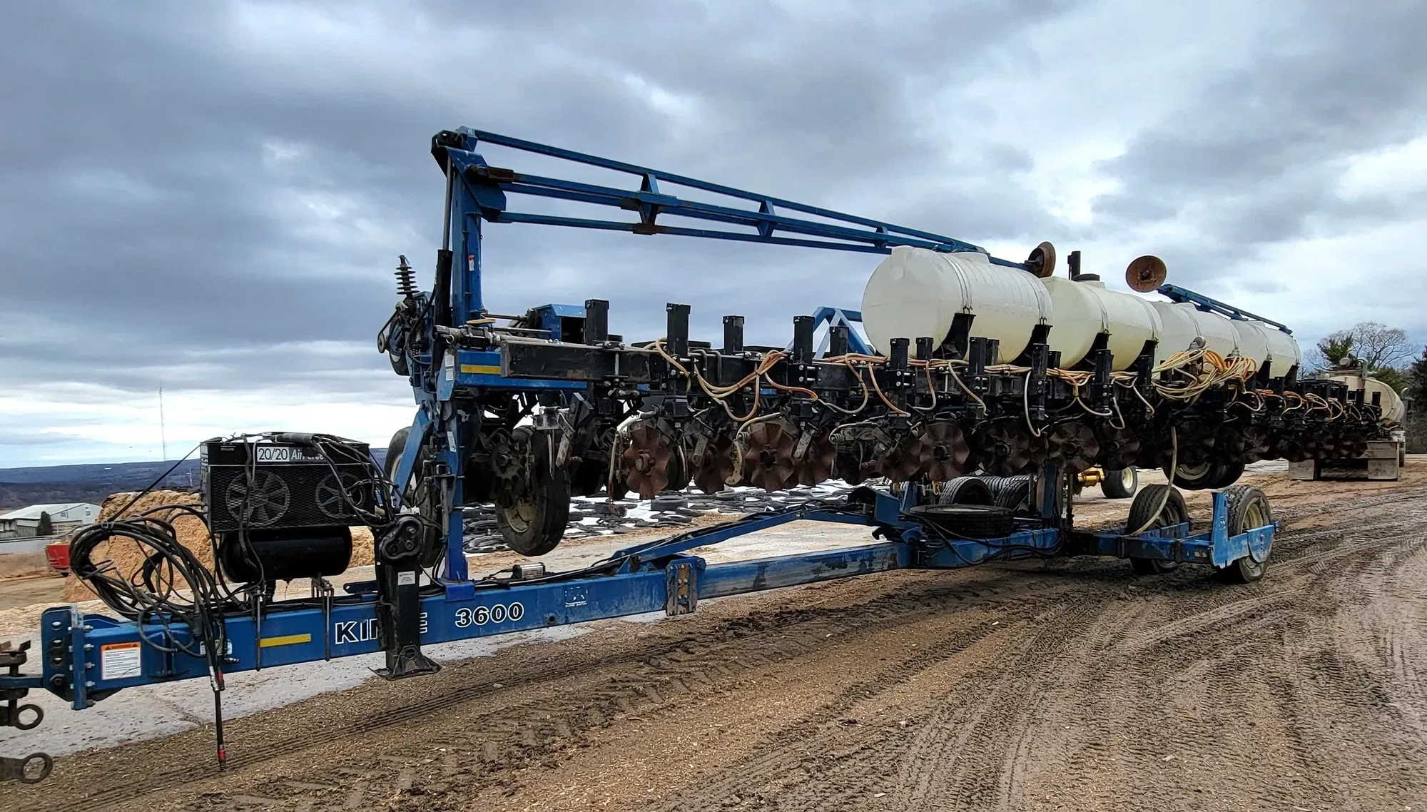 Kinze 3600 Equipment Image0