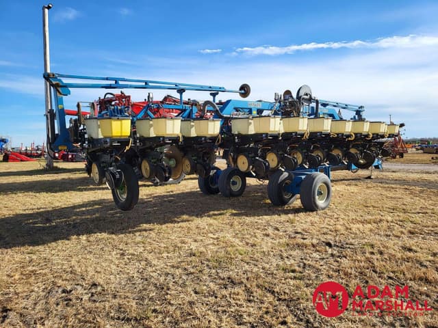 Image of Kinze Twin-Line equipment image 2