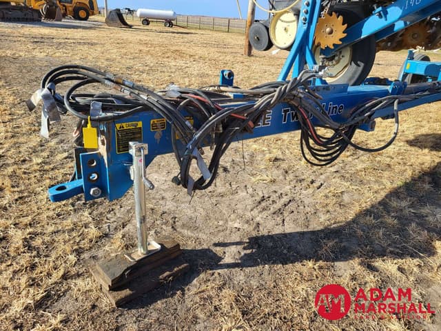 Image of Kinze Twin-Line equipment image 4