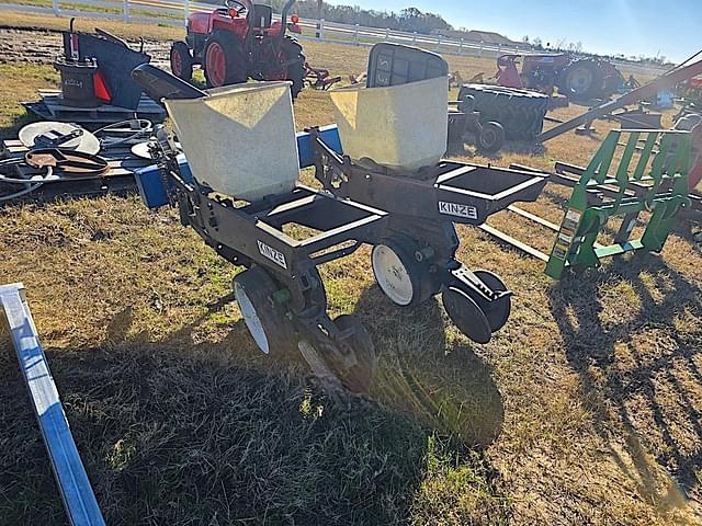 Image of Kinze 2100 equipment image 3