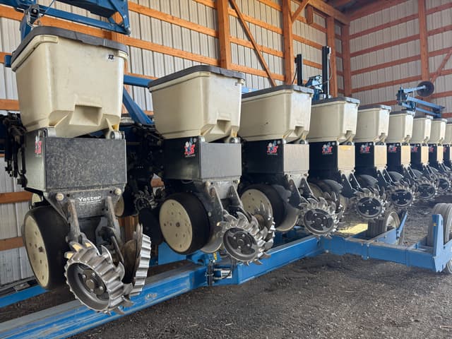 Image of Kinze 3600 equipment image 4