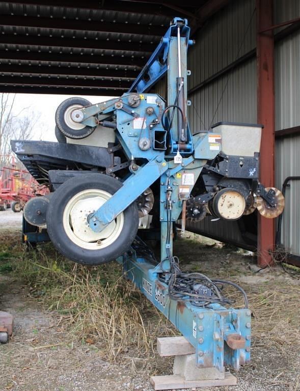 Image of Kinze 2600 equipment image 2