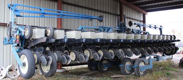 Image of Kinze 2600 equipment image 1