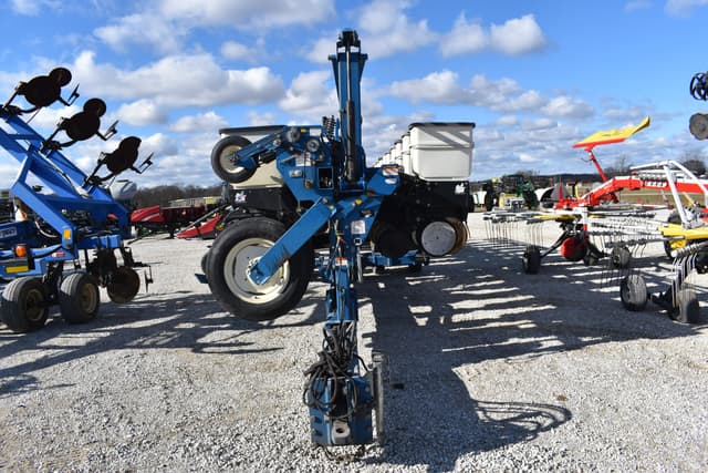 Image of Kinze 3600 equipment image 1