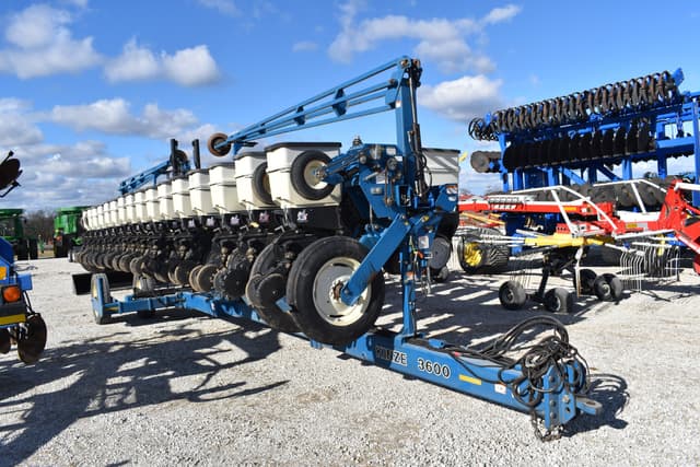 Image of Kinze 3600 equipment image 2