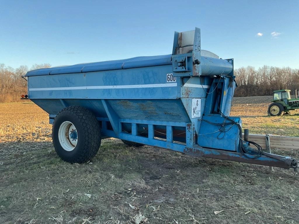 Kinze 600 Equipment Image0