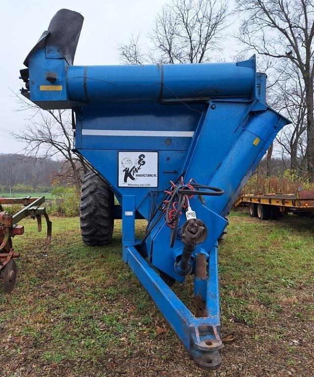 Image of Kinze 600 equipment image 1