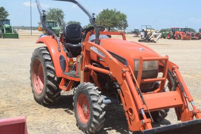 Image of Kioti CK30 equipment image 3
