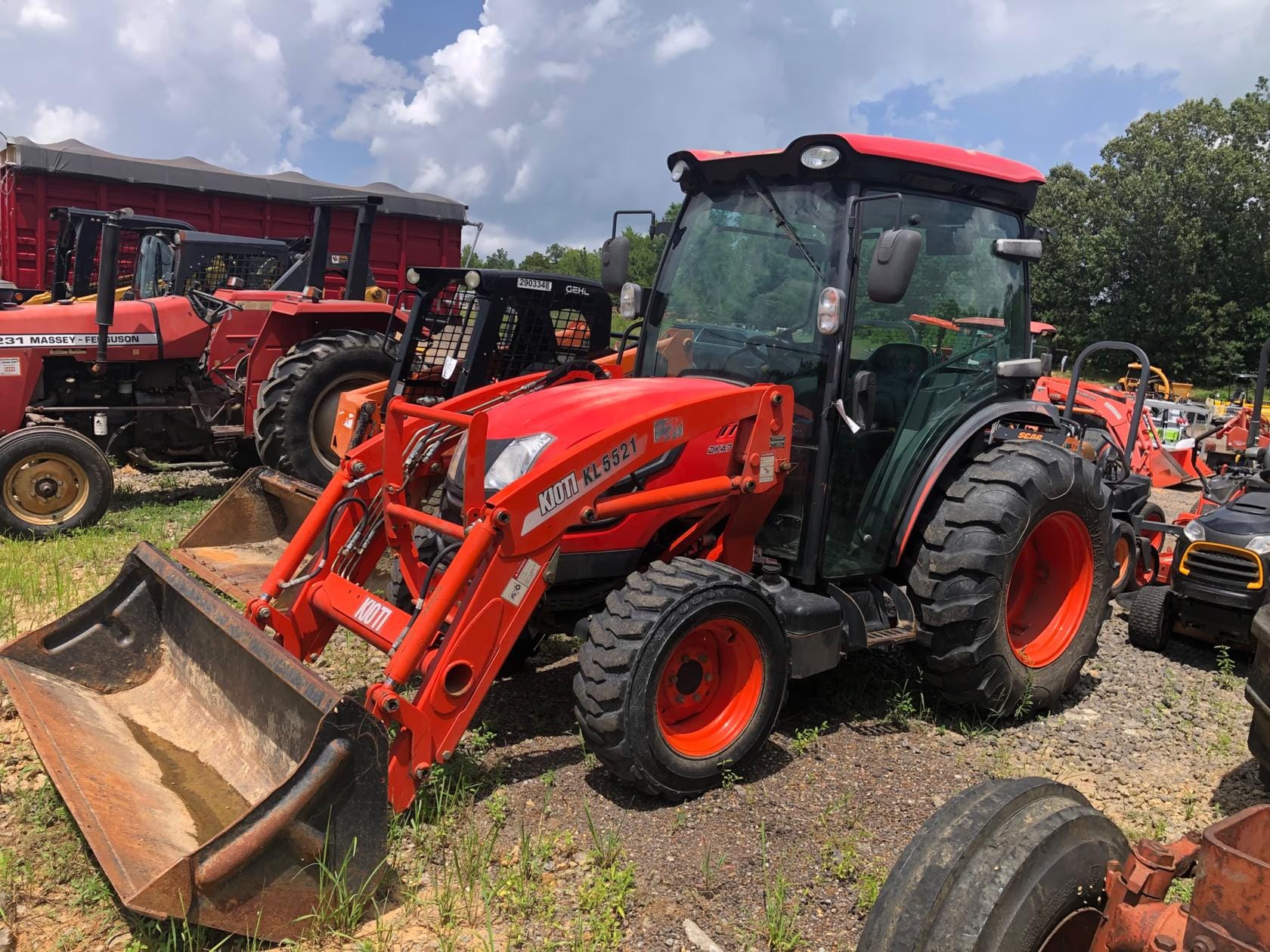 Kioti DK4710SE Equipment Image0