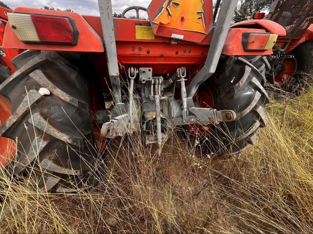 Image of Kioti DK1002 equipment image 4