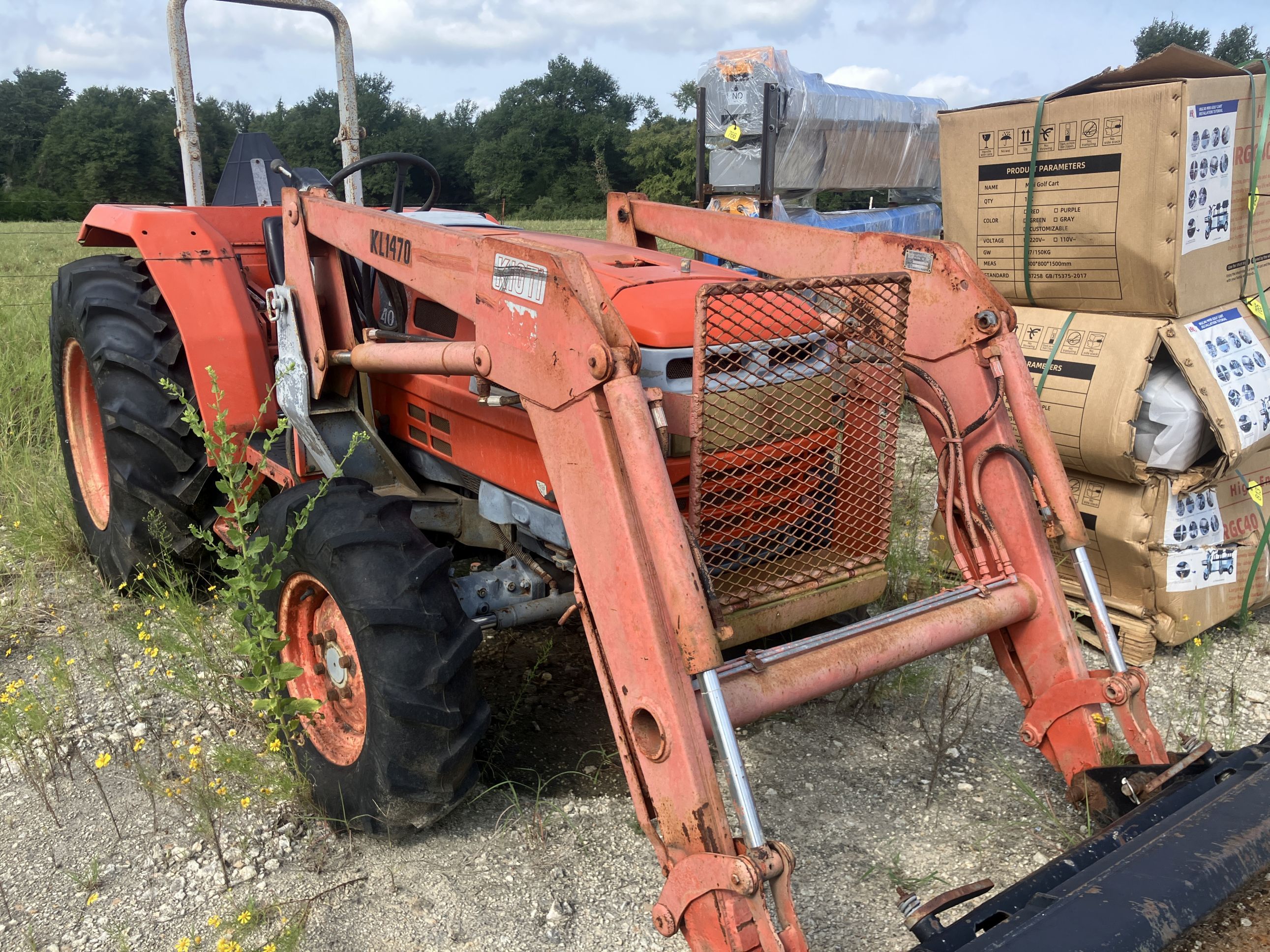 Kioti DK40 Equipment Image0