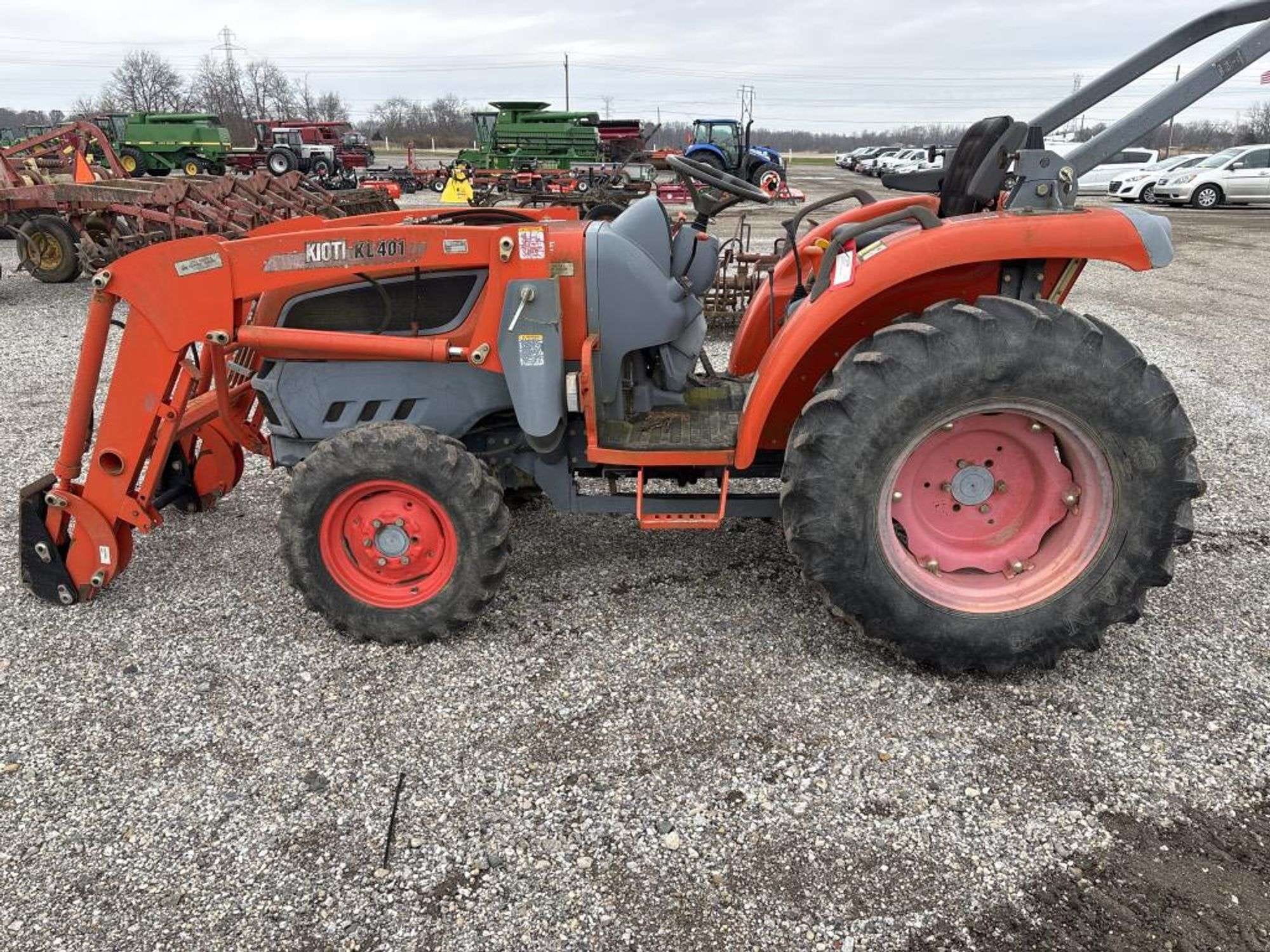 Kioti DK40SE Equipment Image0