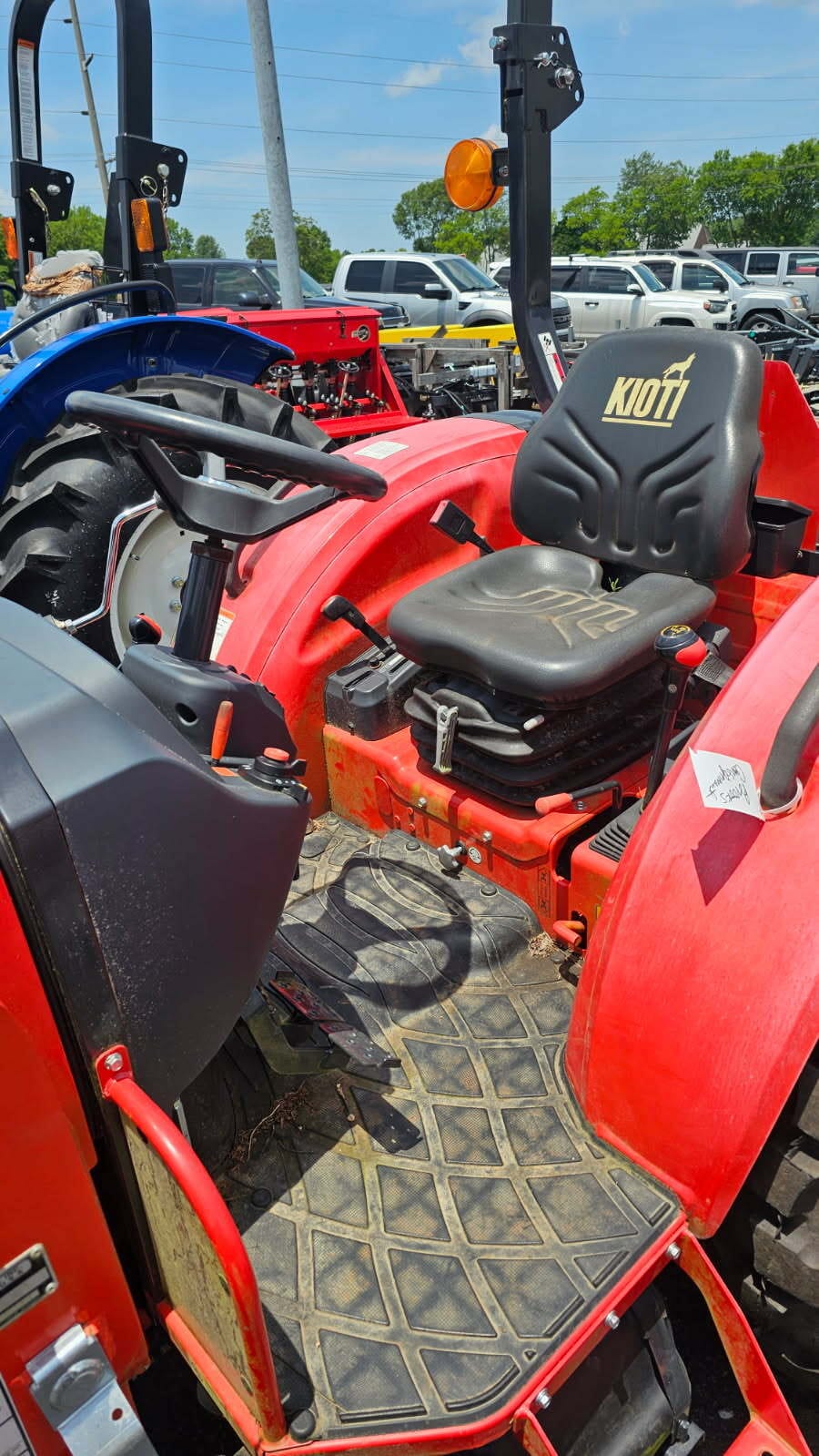 Kioti DK4710SE Equipment Image0