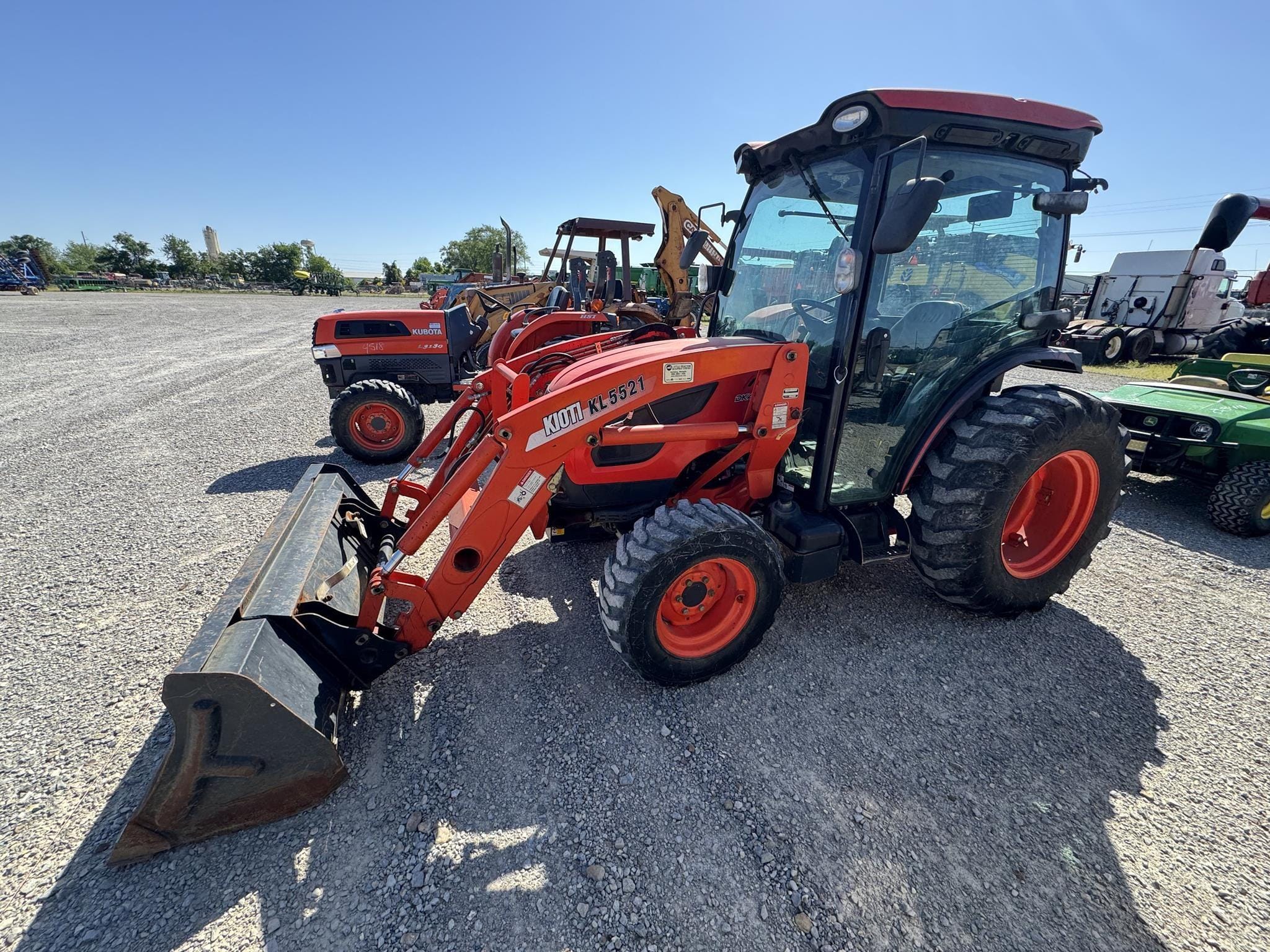 Kioti DK4710SE Equipment Image0