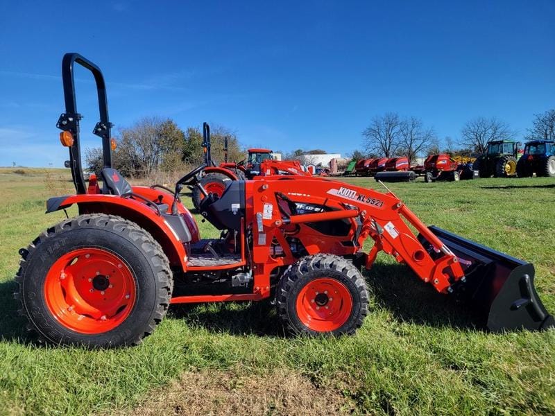 Kioti DK4720SE HST Equipment Image0