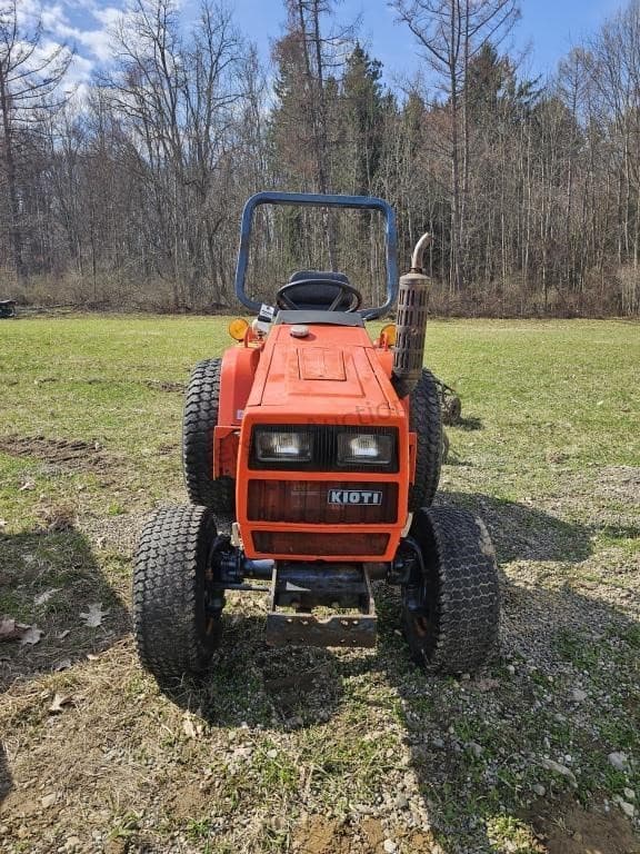 Image of Kioti LB1914 equipment image 1