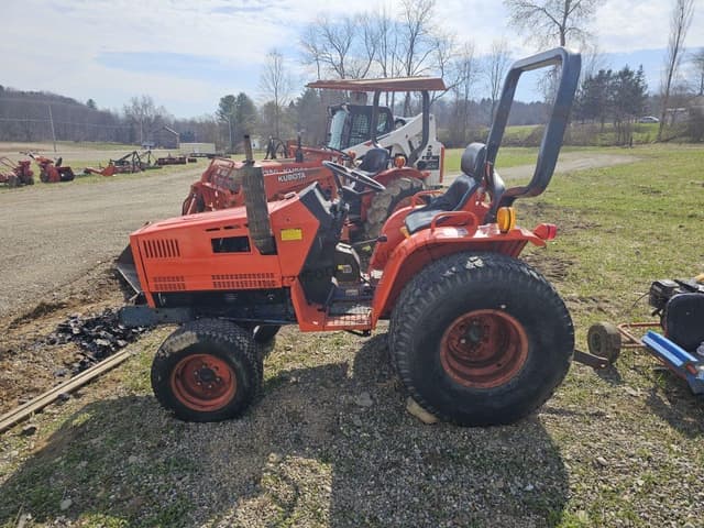 Image of Kioti LB1914 equipment image 3