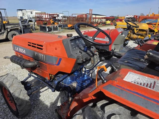 Image of Kioti LK3054 equipment image 4