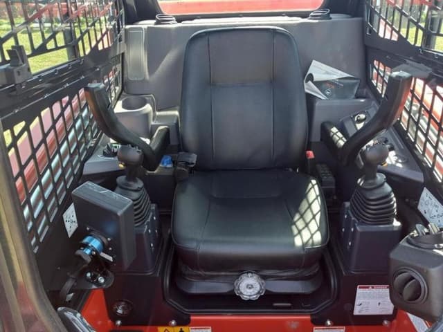 Image of Kioti SL750 equipment image 4