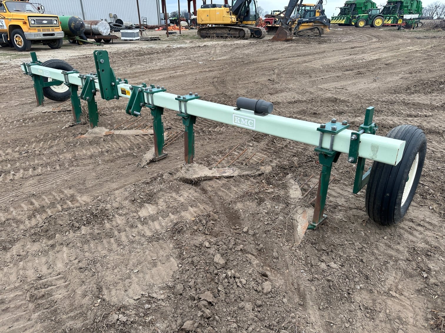 KMC Vine Lifter Equipment Image0