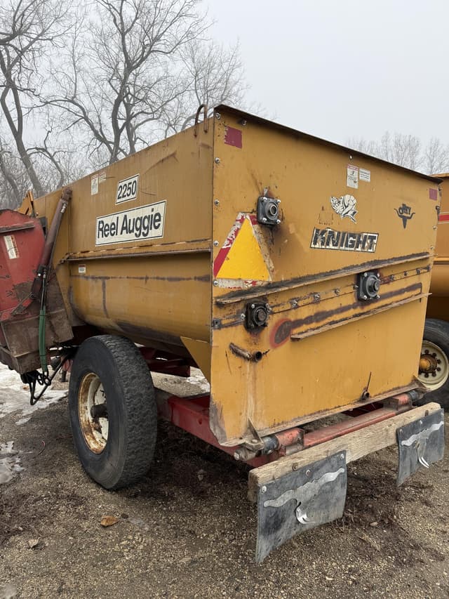 Image of Knight 2250 equipment image 2