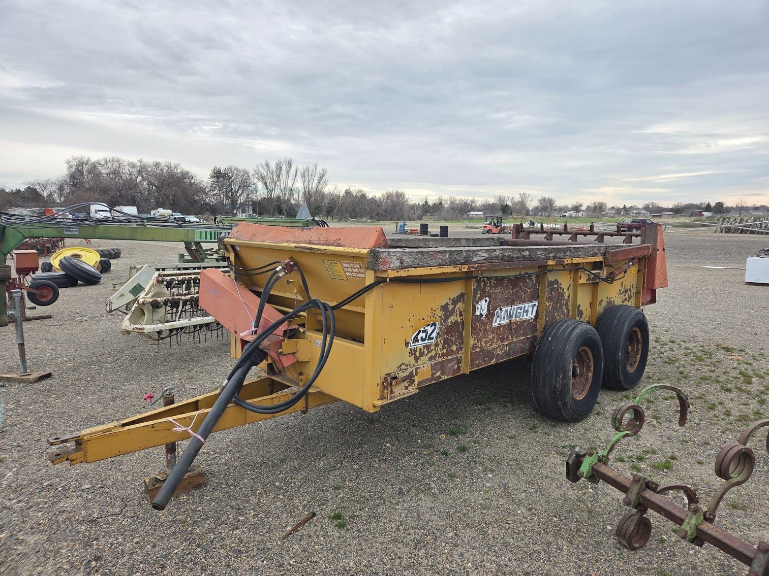 Knight 252 Equipment Image0