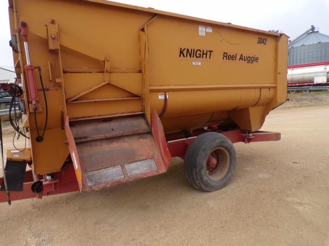 Image of Knight 3042 equipment image 2