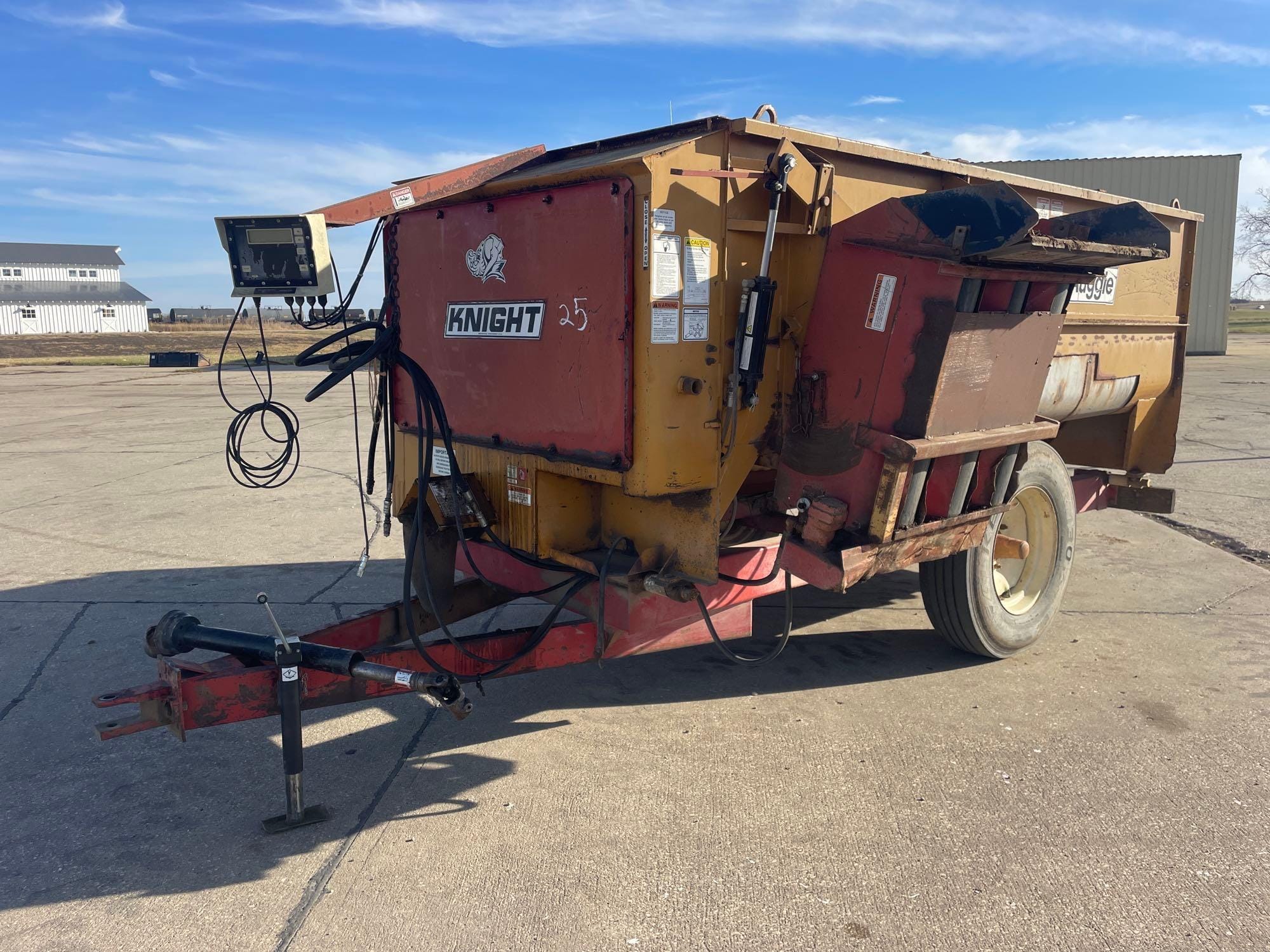 Knight 3300 Equipment Image0