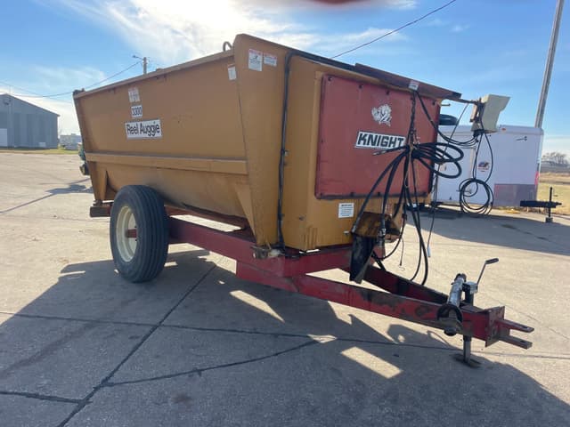 Image of Knight 3300 equipment image 1