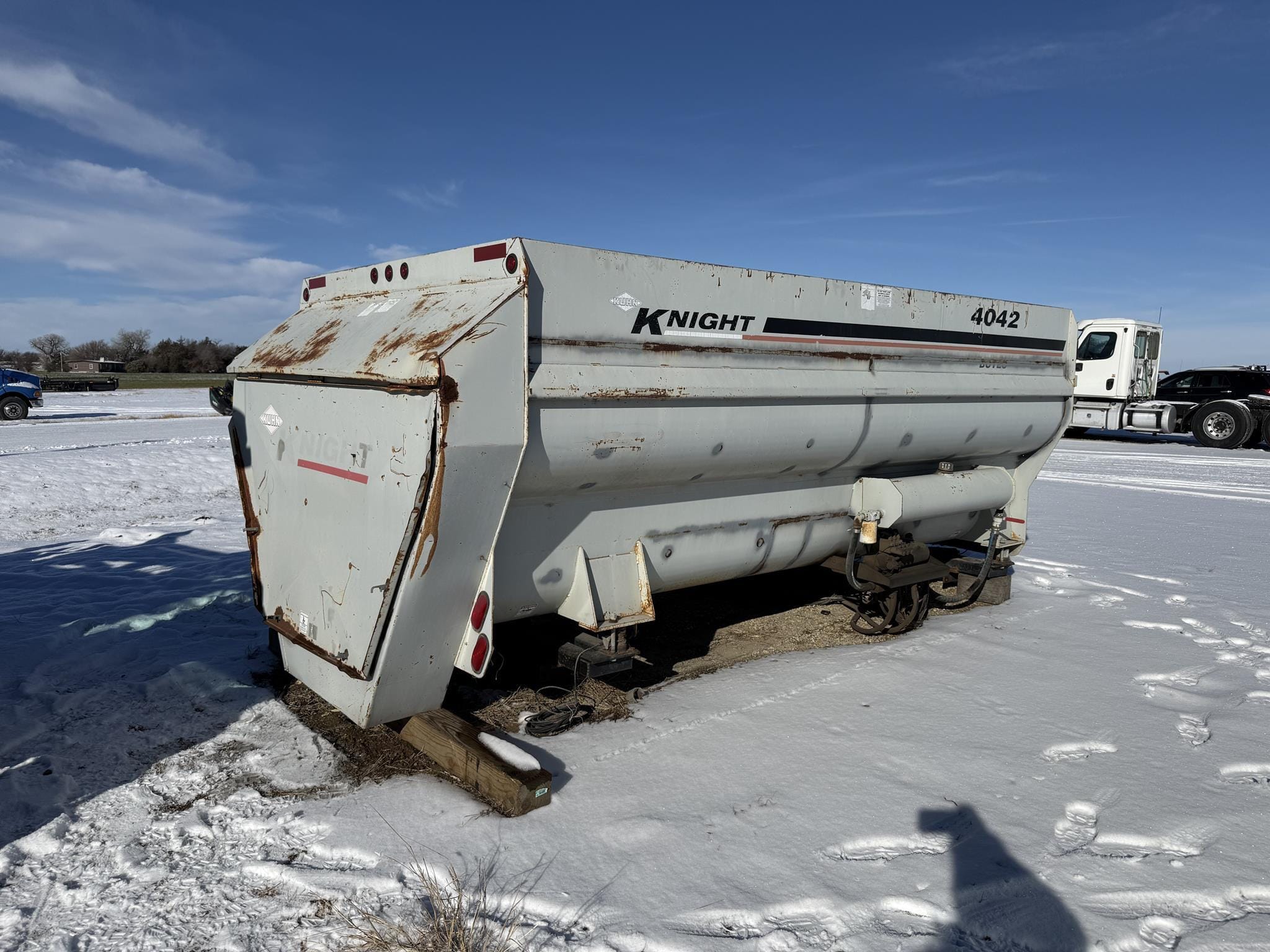 Knight 4042 Equipment Image0