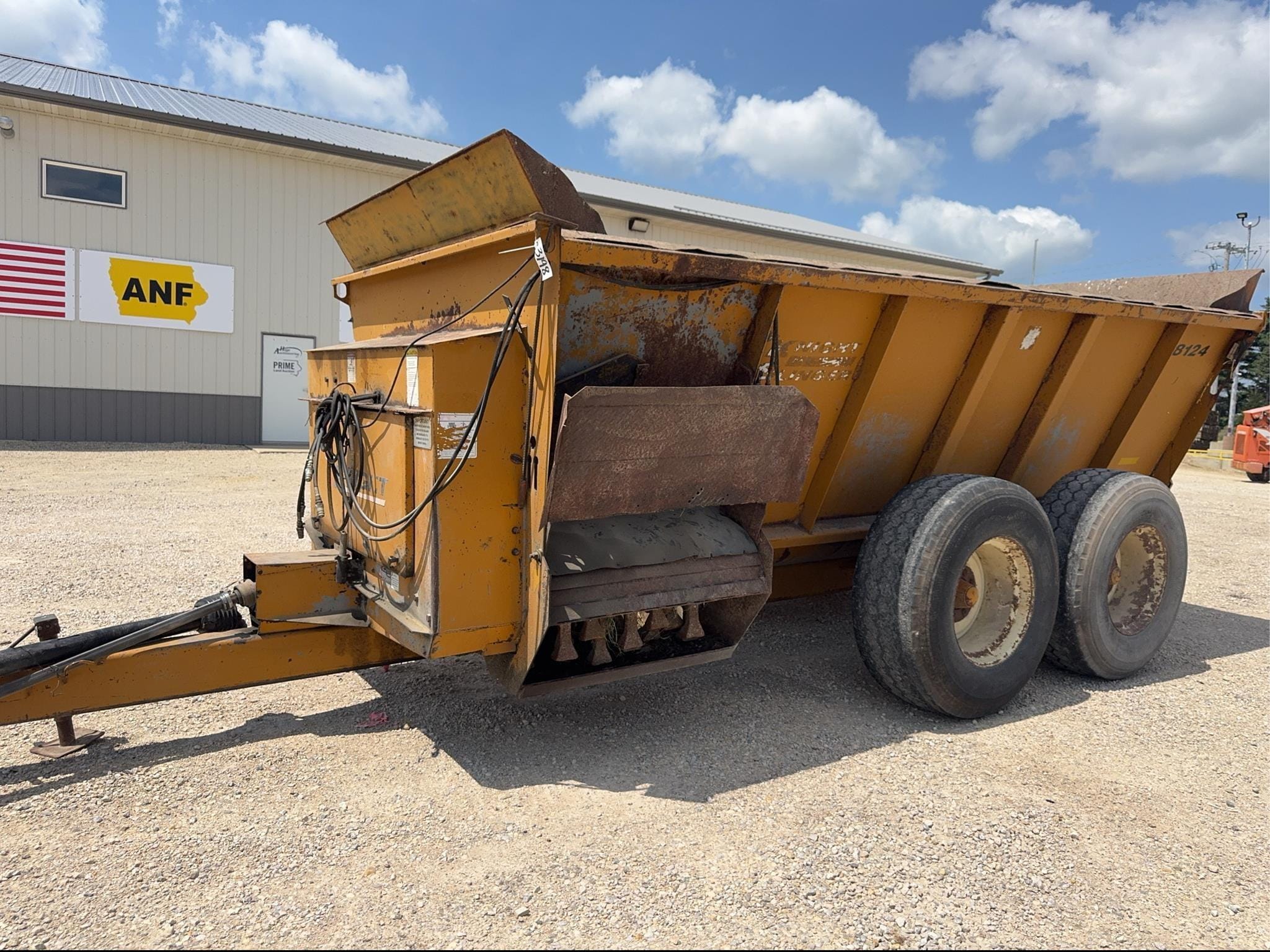 Kuhn Knight 8124 Equipment Image0