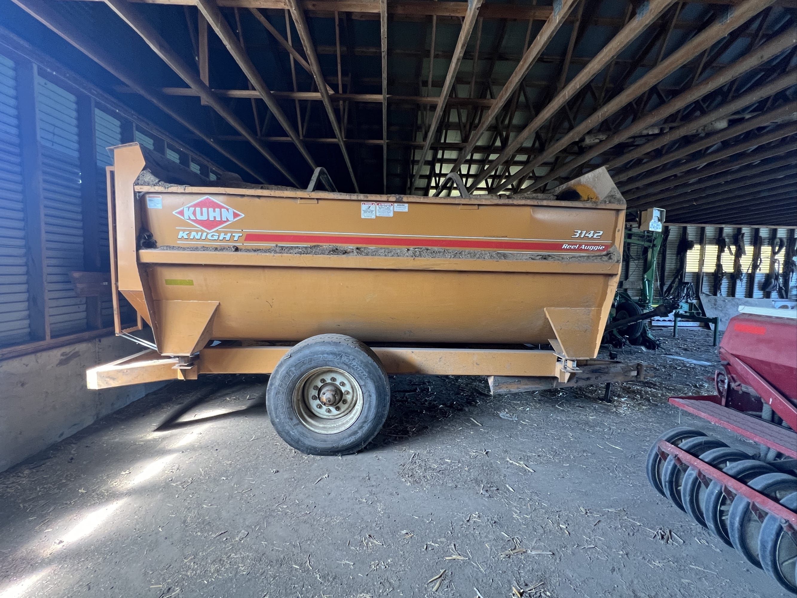 Kuhn Knight 3142 Equipment Image0